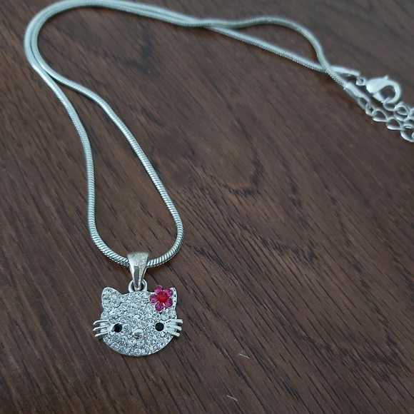Hello Kitty necklace - Picture 2 of 4